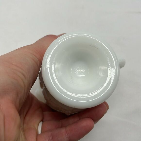 Westmoreland 1940's Milk Glass  Creamer and Sugar Set - Picture 5 of 9